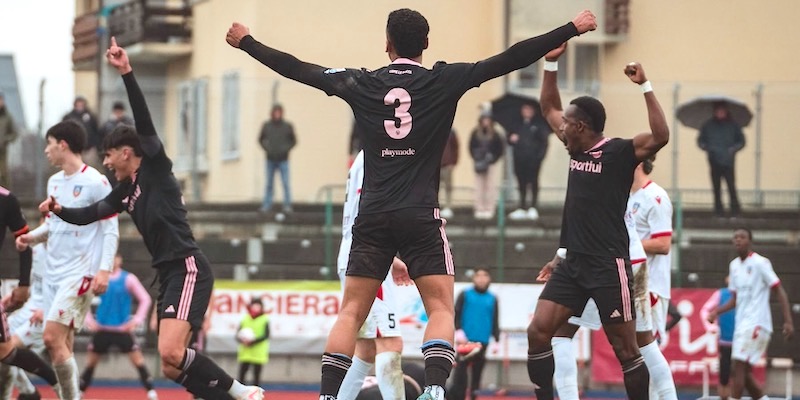 Decima vittoria interna di fila e aggancio alla vetta